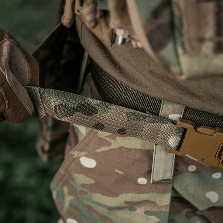 M-Tac sitteunderlag med belte – Multicam, viser kamuflasjemønster fra Crye Precision.