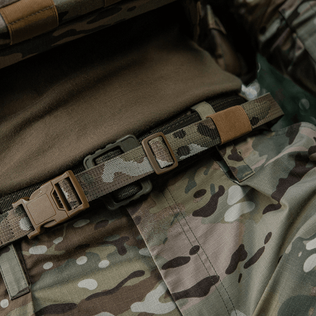 M-Tac sitteunderlag med belte – Multicam kamuflasjebelte for komfort i felt for soldater og friluftsfolk.