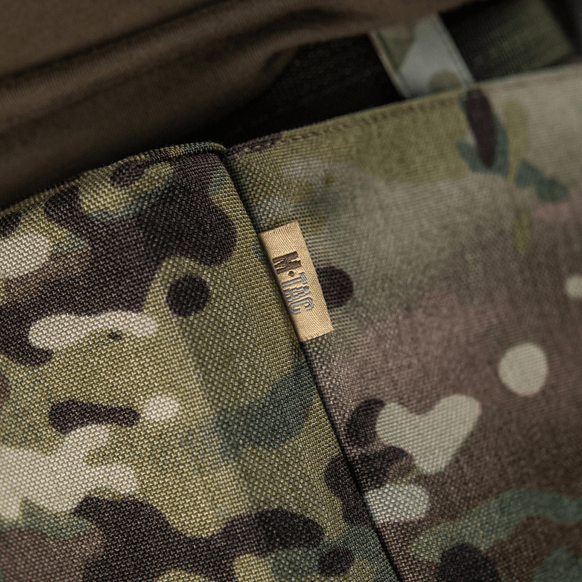 M-Tac Siddeunderlag med Bælte – Multicam camouflage til beskyttelse mod kulde og fugt i feltforhold.