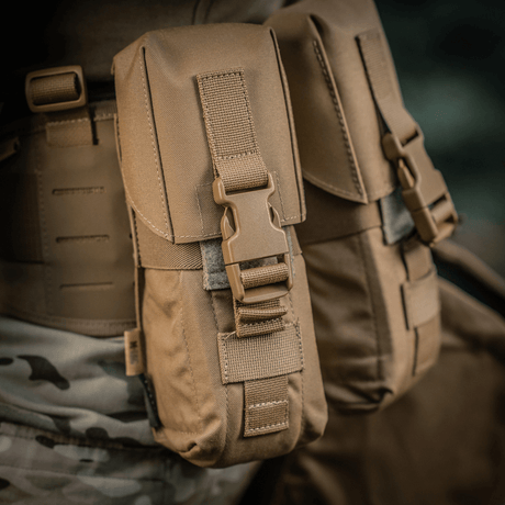 M-Tac dobbelt magasinveske med Fastex-lukking for AR- og AK-magasiner, laget av Cordura 500D for utendørs og militær bruk