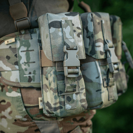 M-Tac dobbelt magasinlomme med Fastex-lukking i kamuflasje, egnet for AR- og AK-magasin, laget av Cordura 500D