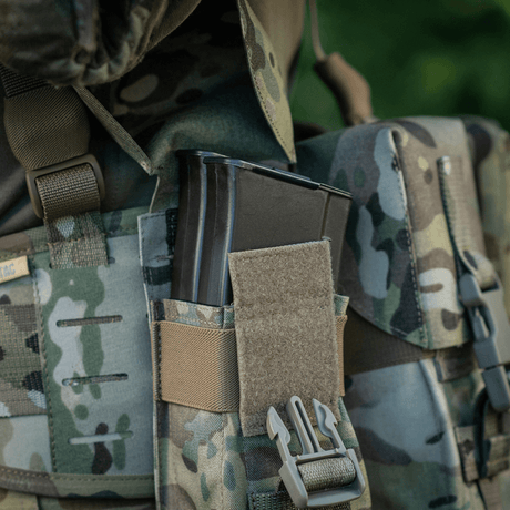 M-Tac dobbelt magasinlomme med Fastex-lukking for AR- og AK-magasin i kamuflasje, robust Cordura 500D, egnet for militærbruk