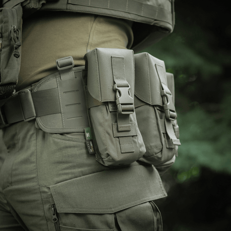 M-Tac dobbelt magasinlomme med Fastex-lukking i robust Cordura 500D-stoff på belte for militær og friluftsbruk