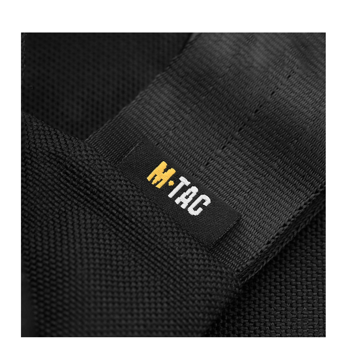 Nærbillede af M-Tac Carry Sling Taske Elite Gen.IV med Velcro med sort materiale og mærkelogo.