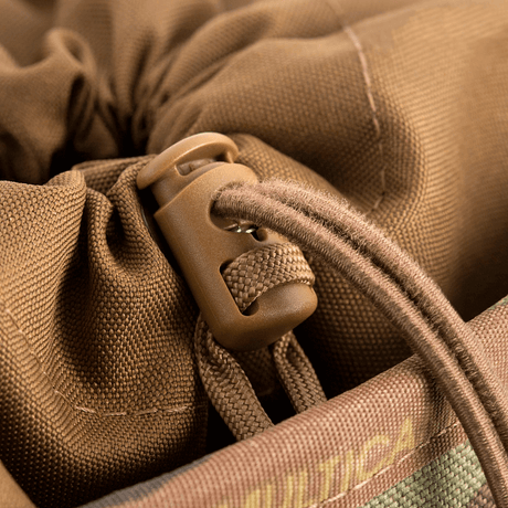 M-Tac Mag Drop Pouch Elite med hurtig-udløsningssystem, designet til sikker opbevaring og hurtig adgang til magasiner.