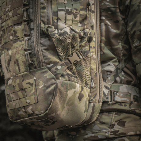 M-Tac Ryggsekk Large Gen.III Elite i camouflage, laget av slitesterk Cordura for taktisk bruk og utstyrstransport.