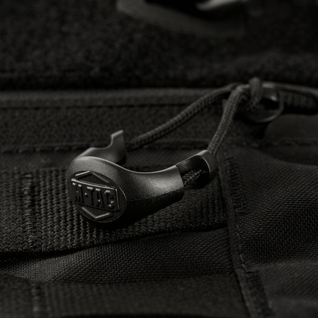 Detalj av M-Tac Ryggsekk Gen.II Elite Large i slitesterkt Cordura-materiale med sterk søm og glidelåsdrag, detaljert visning.