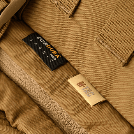 M-Tac Ryggsekk Gen.II Elite Large laget av slitesterk Cordura 330D og 1000D forsterkede materialer, ideell for ergonomisk transport og våpenoppbevaring.