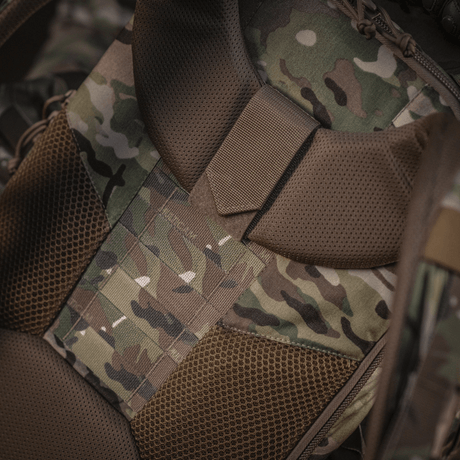 Detaljert bilde av M-Tac Ryggsekk Large Gen.IV Elite i slitesterk Cordura med ergonomisk design i kamuflasjemønster.