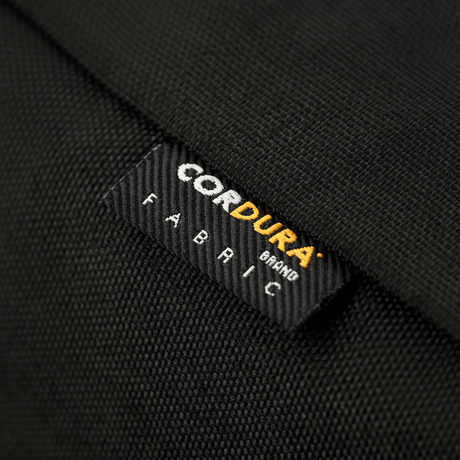 Nærbilde av Cordura-stoffmerke på M-Tac Magnet XL Bag Elite skulderveske.