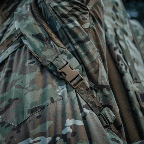 Detaljebillede af M-Tac Gun Backpack Case 125 cm Gen.II Elite i camouflage med robust spænde og strop i Cordura-materiale.