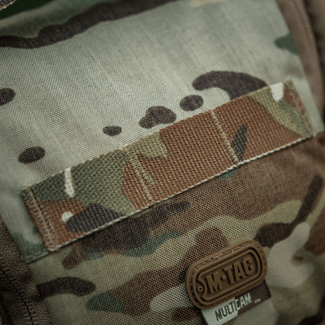 Kamuflasje M-Tac toalettmappe Elite Gen.II reisetaske-detalj i utendørsdesign.