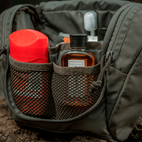 M-Tac toalettmappe Elite Gen.II med oppbevaring av toalettsaker som sjampo og lotion.