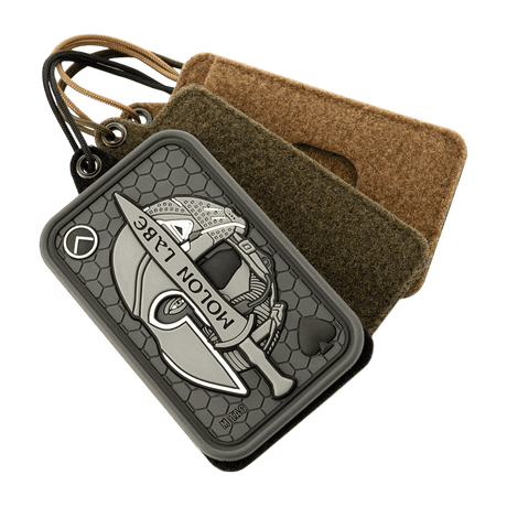 M-Tac Badge Holder – ID-kort og patch med Velcro og metallringer, inkluderer lomme for nøkkelkort, paracord oppheng, multifunksjonsdesign.