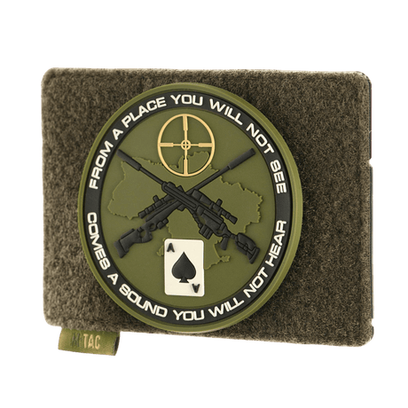 M-Tac Taktisk Morale Patch Display Board Hook og Loop Molle 120x85 med plastbase og patch festet via MOLLE-system og Velcro.
