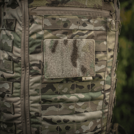 M-Tac panel for patches på MOLLE 120x85. MOLLE-feste med hook & loop for patches og ID, plastbase for stabilitet. Mål: 120x85 mm