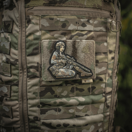 M-Tac panel for patches på MOLLE 120x85 festet på kamuflasjeryggsekk med patches