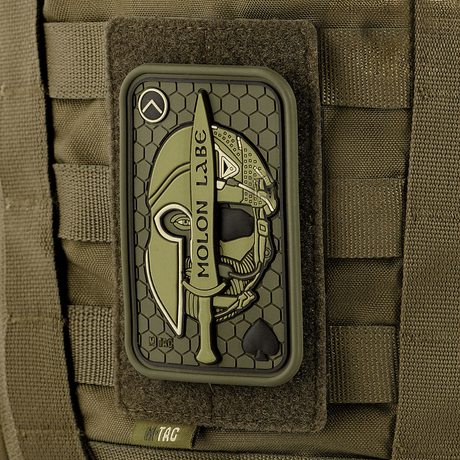 M-Tac panel for patches på MOLLE 80x135 festet på MOLLE-system. Stabil plastbase og hook & loop-overflate for patches. Mål: 80x135 mm