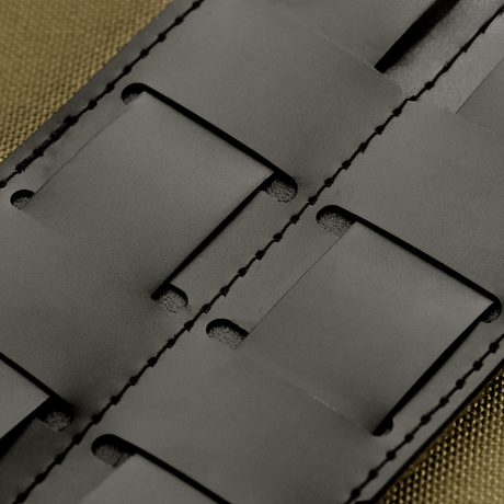 M-Tac panel for patches på MOLLE 80x135 med plastbase og hook & loop-overflate for feste av patches, mål: 80 x 135 mm