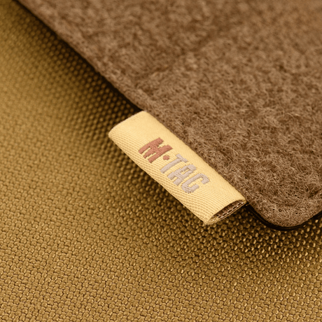 M-Tac panel for patches på MOLLE 80x135 med hook & loop-overflate for patches og plastbase for stabilitet