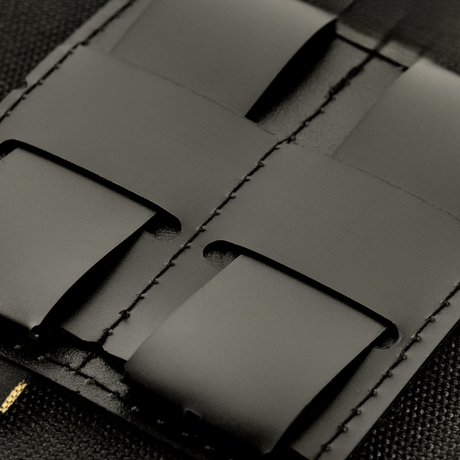 M-Tac-panel for patches på MOLLE 80x85 med hook & loop overflate og stabil plastbase for festing av patches og ID.