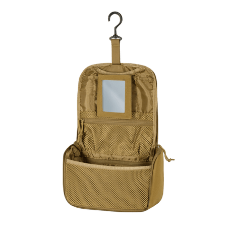 M-Tac toalettmappe i kompakt design, åpen med oppbevaringsrom og speil, laget av slitesterk vannavvisende 600D polyester for reise.