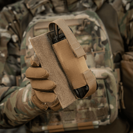M-Tac Tourniquet Pouch Elastisk VELCRO Gen.II festet på taktisk vest med rask tilgang til tourniquet.