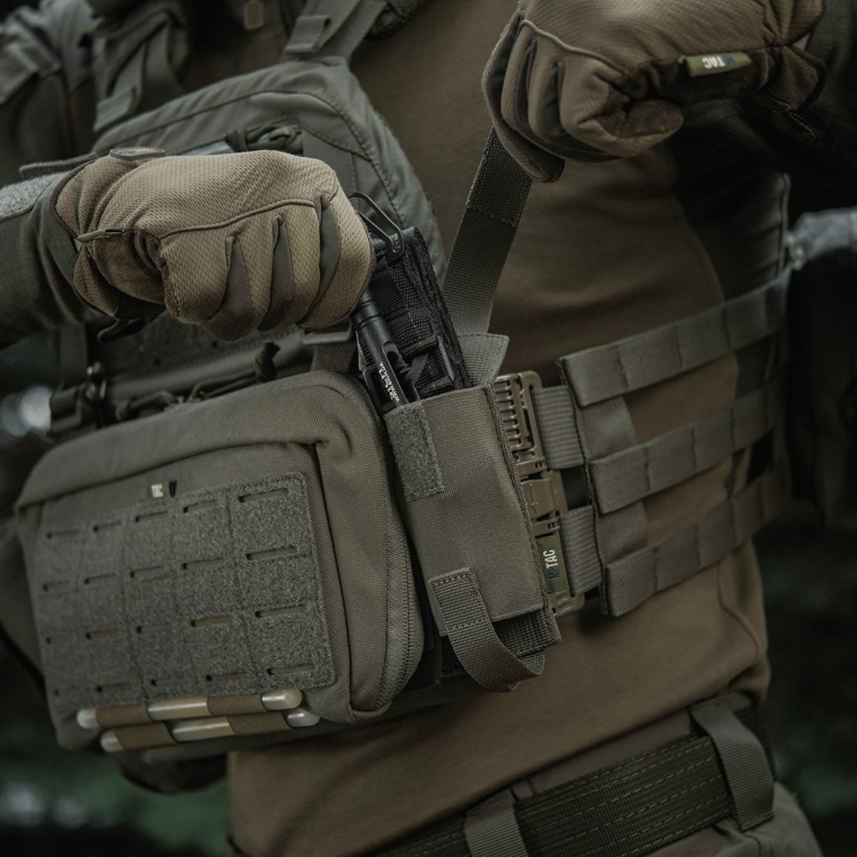 M-Tac Tourniquet Pouch Elastisk VELCRO Gen.II taktisk fastgjort på plate carrier
