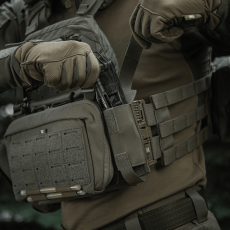 M-Tac Tourniquet Pouch Elastisk VELCRO Gen.II taktisk festet på plate carrier.