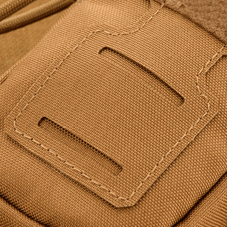 Nærbilde av M-Tac PC Utility Pouch Elite med MOLLE-interface og Velcro-panel i 500D Cordura. Taktisk tilbehør for oppbevaring.