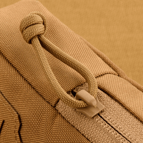 Nærbilde av M-Tac PC Utility Pouch Elite i 500D Cordura med glidelåsdetalj og solidt MOLLE-interface for taktisk oppbevaring.
