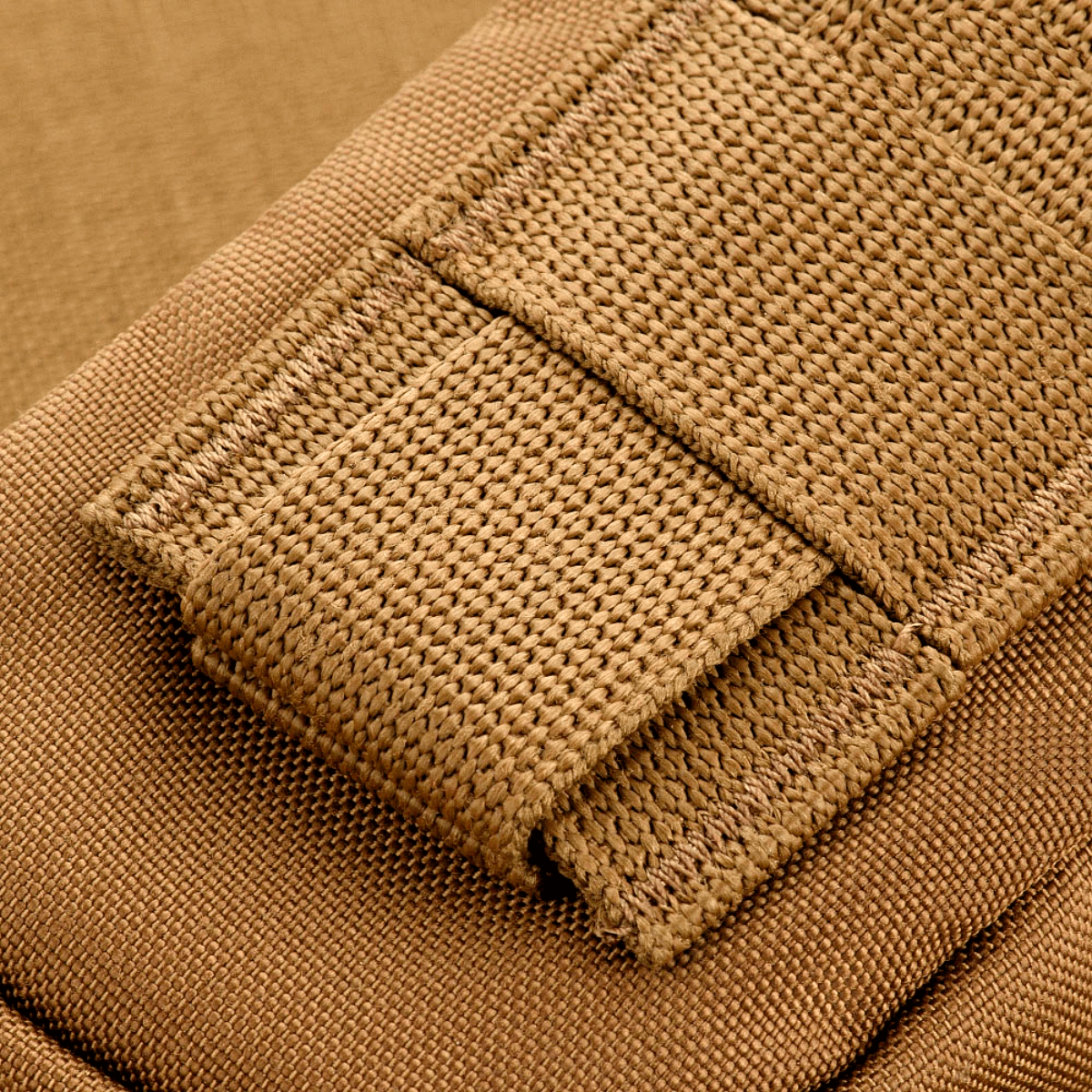 Nærbillede af M-Tac PC Utility Pouch Elite med MOLLE-interface og Cordura-materiale til optimal opbevaring.