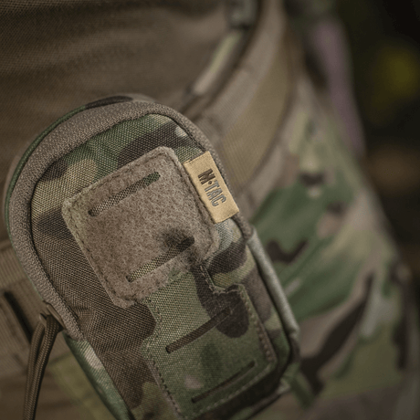 M-Tac PC Utility Pouch Elite i Cordura med MOLLE-monteringssystem, perfekt for taktisk oppbevaring, vist i kamuflasjemønster.
