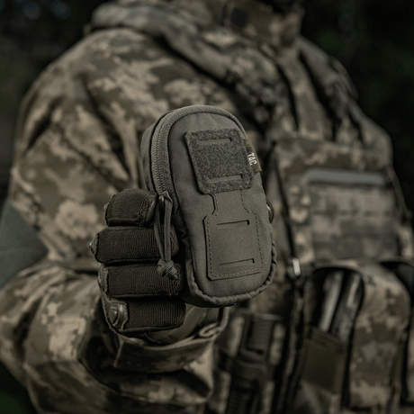 M-Tac PC Utility Pouch Elite med MOLLE-system i taktisk utstyr, Cordura-materiale, egnet for småting. Perfekt for feltbruk, bunnavløp inkludert.