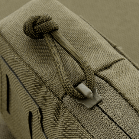 M-Tac PC Utility Pouch Elite i 500D Cordura med MOLLE-interface, detalj av glidelås og holdbare fester.
