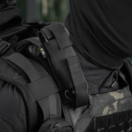 M-Tac Tourniquet Pouch Elastisk med MOLLE Gen.II festet til taktisk utstyr. Elastisk oppbevaring av C-A-T tourniquet i Cordura-materiale.