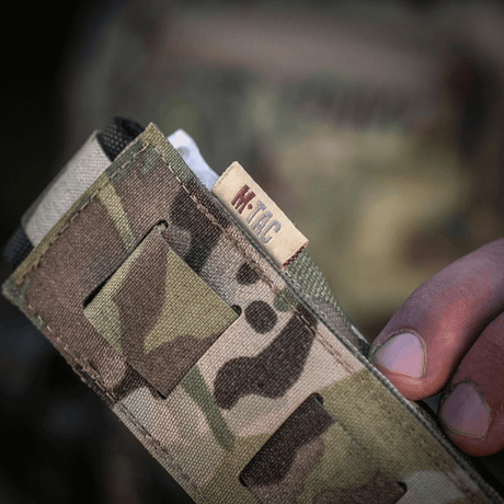 M-Tac Tourniquet Pouch Elastisk med MOLLE Gen.II i kamuflasjemønster, laget av Cordura for sikker oppbevaring.