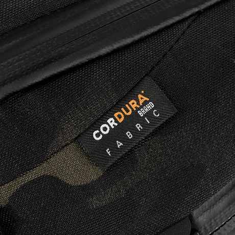 Etiketten på en M-Tac Sphaera Hex Hardsling Taske Gen.II Elite laget av Cordura-stoff.