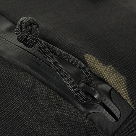 Nærbilde av M-Tac Sphaera Hex Hardsling Taske Gen.II Elite glidelåsdetalj i Cordura-materialet med Hex-polyester for robust bruk.