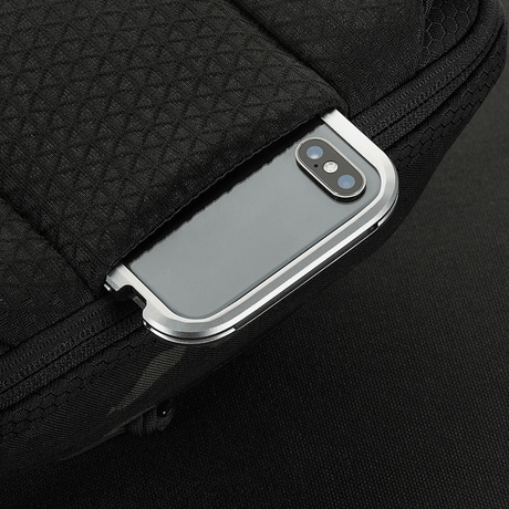 M-Tac Sphaera Hex Hardsling Taske Gen.II Elite med lomme til smarttelefon, svart Cordura og Hex-polyester materiale.
