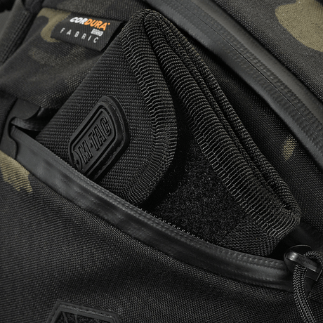 M-Tac Sphaera Hex Hardsling Taske Gen.II Elite i Cordura polyester med glidelås og skjult bærefunksjon, detaljvisning av materiale og design.