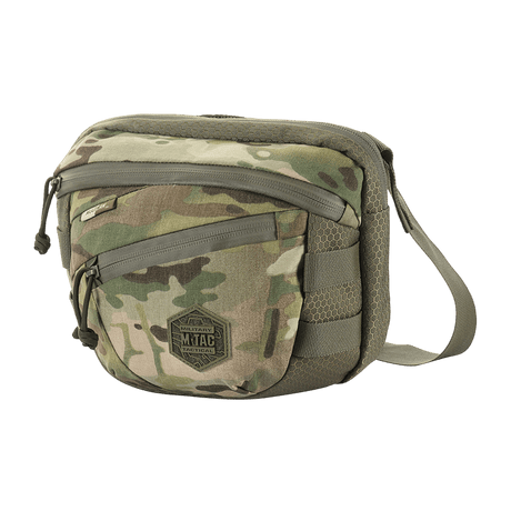 M-Tac Sphaera Hex Hardsling Taske Gen.II Elite i kamuflasje med justerbar skulderrem og glidelås for skjult oppbevaring.