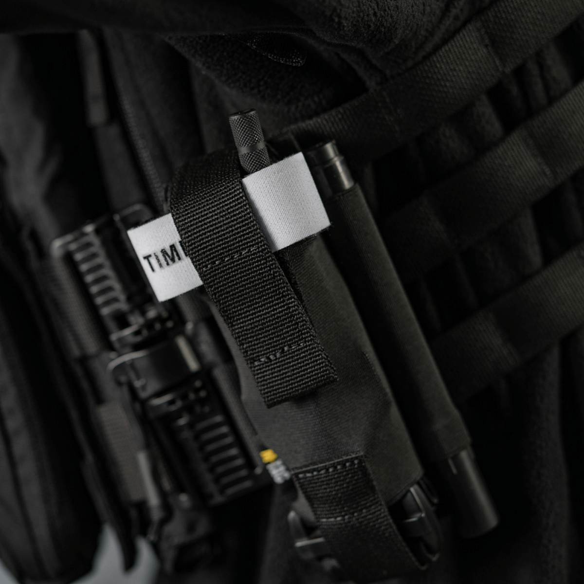 M-Tac Elastisk Tourniquet Pouch Molle Gen.III i sort Cordura med elastikdetaljer til sikker fastgørelse af C-A-T tourniquet.
