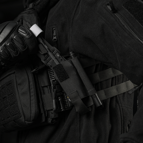 M-Tac Elastisk Tourniquet Pouch Molle Gen.III montert på taktisk utstyr, laget av Cordura Squadron.