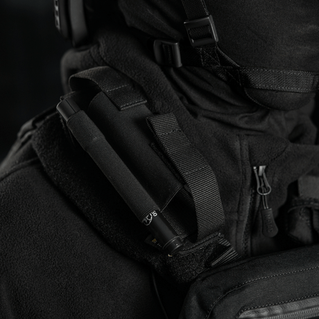 M-Tac Elastisk Tourniquet Pouch Molle Gen.III for rask tilgang og sikker oppbevaring av tourniquet, montert på taktisk utstyr.