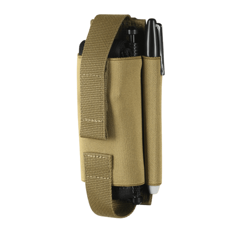 M-Tac Elastisk Tourniquet Pouch Molle Gen.III i beige Cordura, med elastikk og rom for merkepenn, sett fra siden.