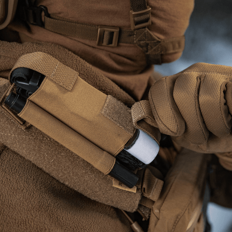 M-Tac Elastisk Tourniquet Pouch Molle Gen.III i bruk på militærvest. Praktisk oppbevaring til tourniquet.