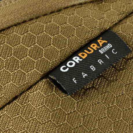 Nærbilde av Cordura-stoff på M-Tac Sphaera Hex Hardsling-veske Gen.II Elite, med hex-mønster og robust konstruksjon.