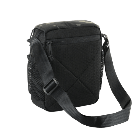 M-Tac Satellite Magnet Taske Elite Hex i svart, multifunksjonell organizer med justerbar rem og magnetisk Fidlock-lukking.