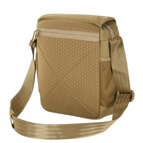 M-Tac Satellite Magnettaske Gen. II Elite Hex i sandfarget Cordura Hex med NIJ-sertifisering, vist i galleri posisjon 1 med justerbar skulderrem.